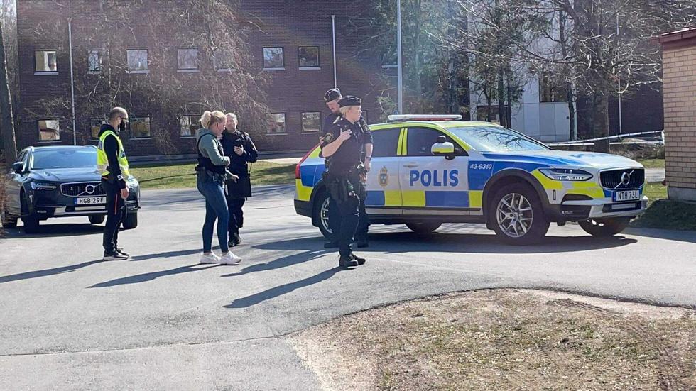 På söndagen fick polisen in flera samtal om ett bråk och eventuell skottlossning i Värnamo. En person anträffades skadad och händelsen utreds som försök till mord.