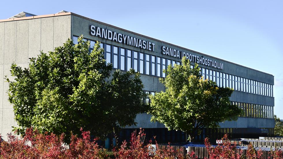 Sandagymnasiet och Sanda idrottshögstadium. Arkivbild. 