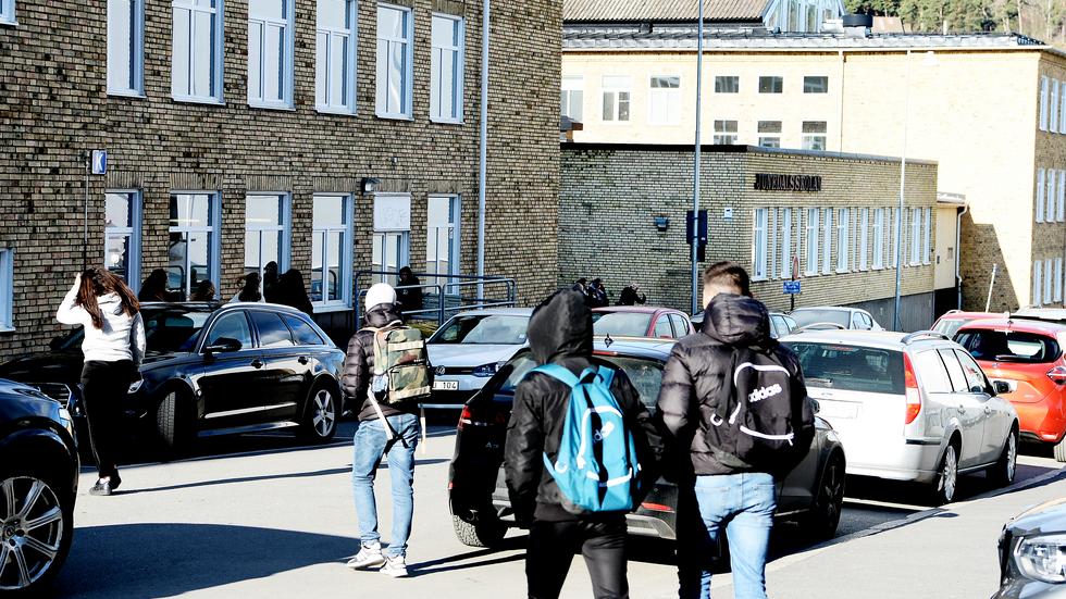 Junedalsskolan i Jönköping som provade på distansundervisning en kortare period i förra våren. Något generellt beslut för alla högstadieskolor är inte att vänta på måndag, utan beslut kommer tas skola för skola. 