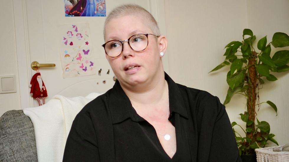 Jennifer Jakobsson har tagit hjälp av barnböcker för att berätta om sin bröstcancer för barnen.