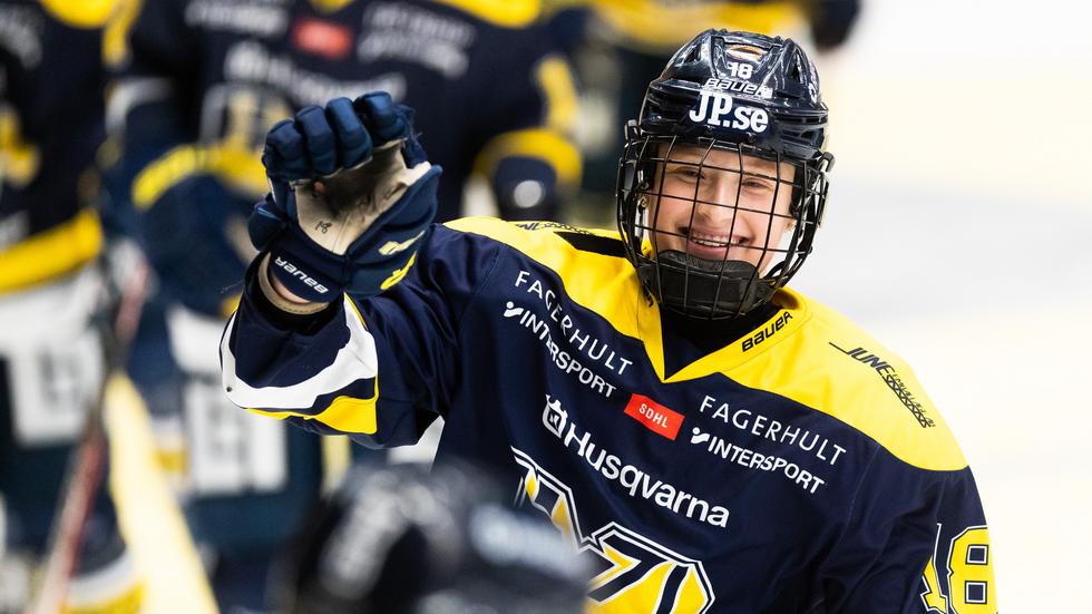 Mira Markström är en av fem HV71-spelare som kommer representera Sverige i JVM som inleds på söndag.