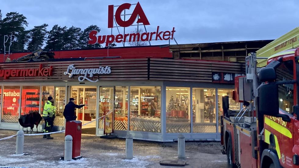 Bara minuter efter midnatt larmades flera räddningsstyrkor samt polisen till Ica Supermarket i Mullsjö med anledning av ett brandlarm. 