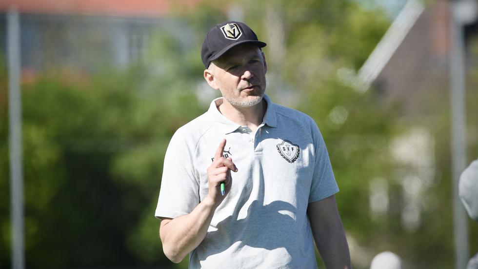 Fredrik Nyberg, J-Södras tränare.