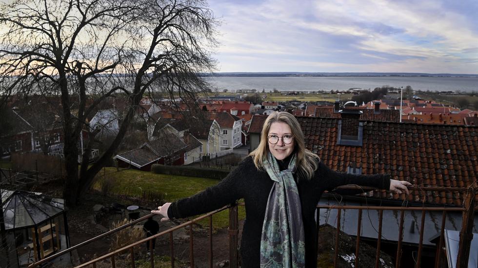 Med en utsikt som heter duga har Camilla Thelander Eng skrivit sina böcker hos sina föräldrar i Gränna.