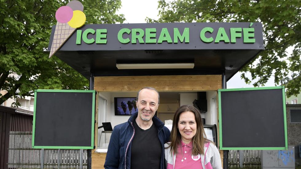 Alexandra Colic och Boris Ecim öppnar Ice cream café på Vätterstranden där de ska servera glass, crepes och fruktsallad.