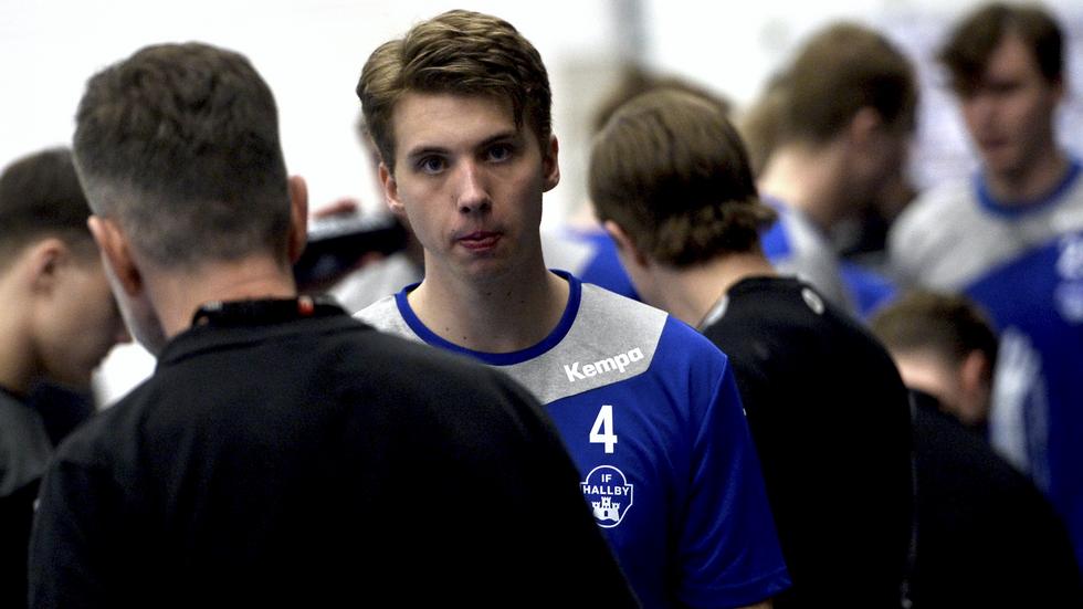18-årige Noel Litstrand har återvänt till Jönköping och Hallby. 