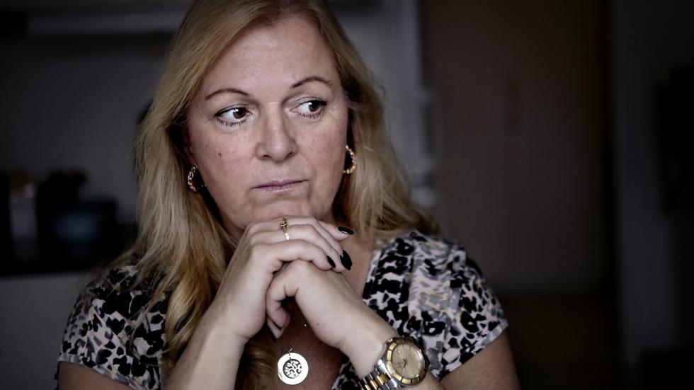 Jönköpingsbon Susanne Hammarstedt tycker att det är förfärligt att hennes mamma aldrig fick vaccinet mot covid-19, trots att hon bodde på ett äldreboende. När covid kom in på boendet smittades hon och ska ha gått en fruktansvärd död till mötes.