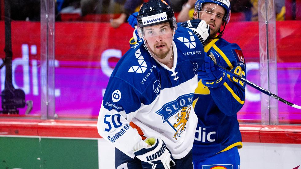 Mikael Seppälä, här i en landskamp mot Mathias Bromés Sverige, är klar för spel i HV71. 