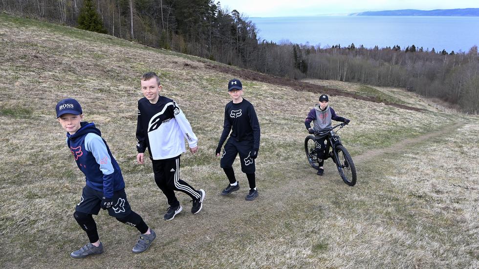 MTB-entusiasterna Ludvig Pantzar, Simon Videfors, Olle Axnervik och Vilgot Pantzar har fått bidra med förslag och önskemål om hur de vill att den färdiga bike-parken ska se ut.