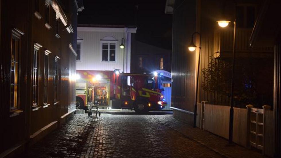 En person dog i samband med branden på Kålgården under fredagskvällen. FOTO: Jasmin de Freitas