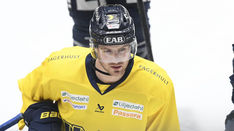 Mikkel Boedker är tillbaka på isen efter den hjärnskakning han åkte på i matchen mot Frölunda i slutet av oktober. 