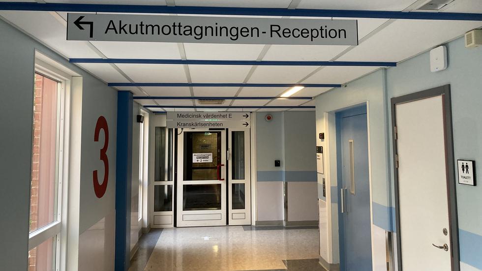 Agneta Ståhl, sjukvårdsdirektör för medicinsk vård i Region Jönköpings län, hoppas på en mindre renovering av akutens lokaler snart. Hon tror dock inte att det kommer ske före årsskiftet.