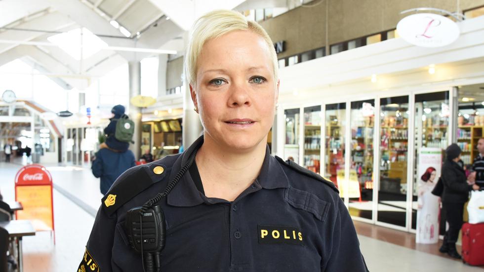 Madelen Andersson, områdespolis, bemöter kritiken om polisens ageranden på Råslätt. Arkivbild