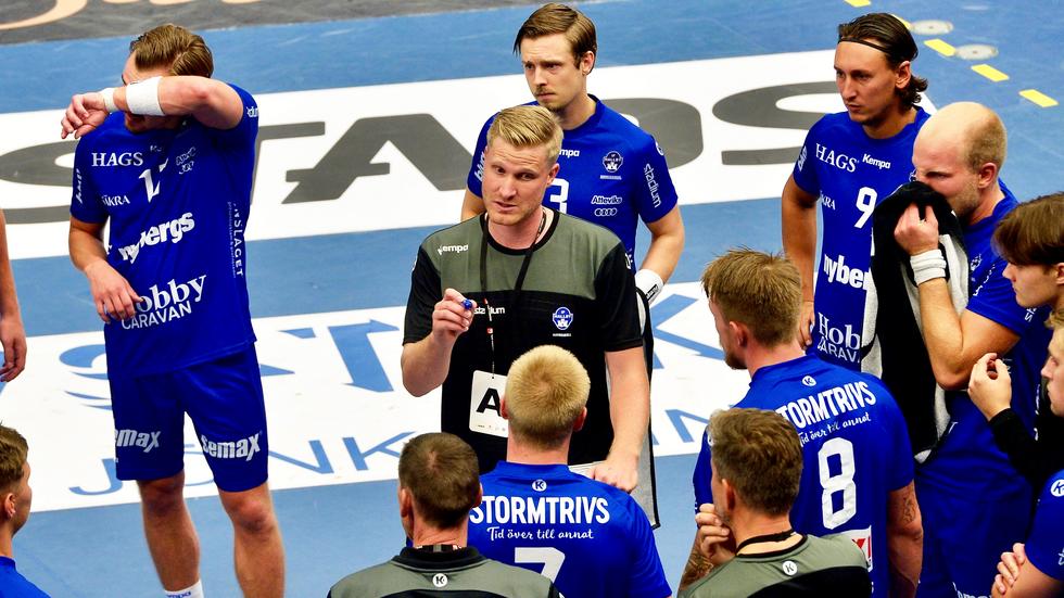 Hallbytränaren Jesper Östlund var besviken över resultatet mot Sävehof men rätt nöjd med  stora delar av spelet.
