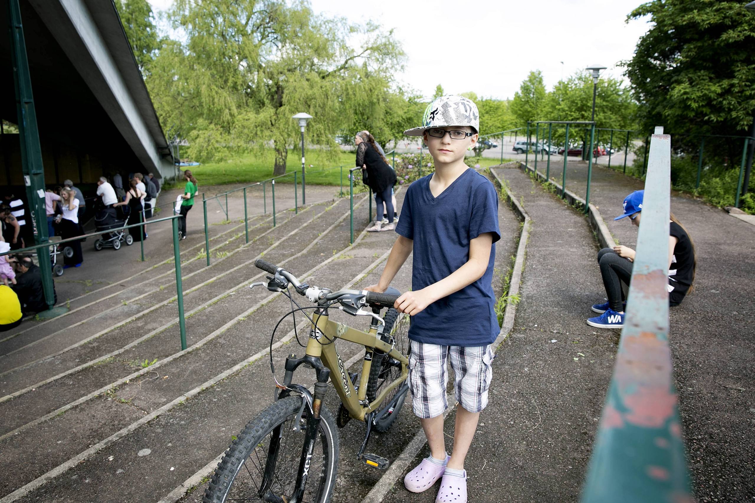 Rebin Kosmaz gamla cykel har blivit för liten så han var nöjd över att ha ropat in en större.