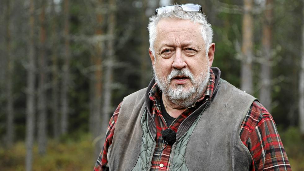 Leif GW Persson är en välkänd jägare. Han arrenderar jakträttigheter på godset Elghammar cirka åtta mil sydöst om Stockholm.