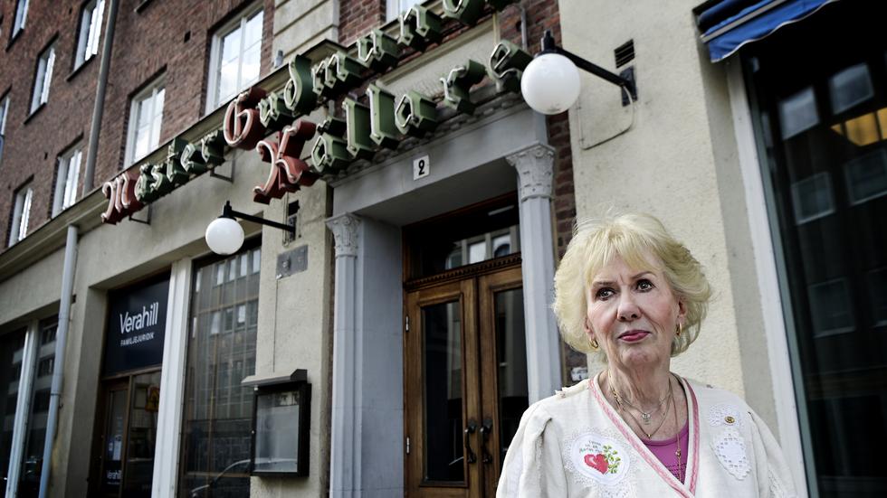 Den klassiska neonskylten är kvar – Yvonne Teifell begrundar en anrik restaurangs ovissa öde. 