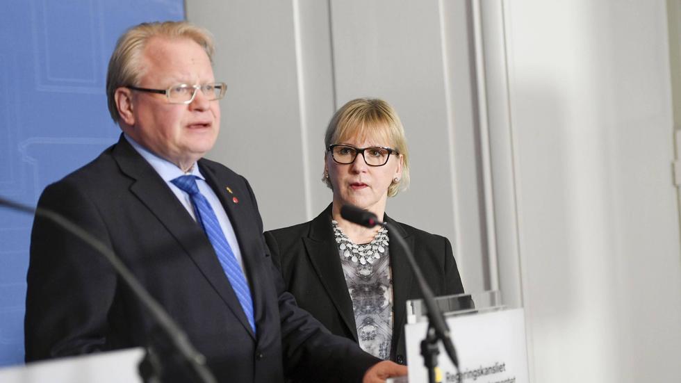 Hultqvist och Wallström håller pressträff om Nord Stream 2.