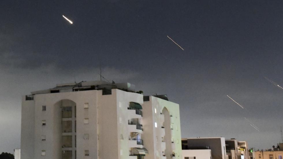 Israeliskt luftvärn stoppar iranska projektiler och drönare under attacken mot Israel den gångna helgen.