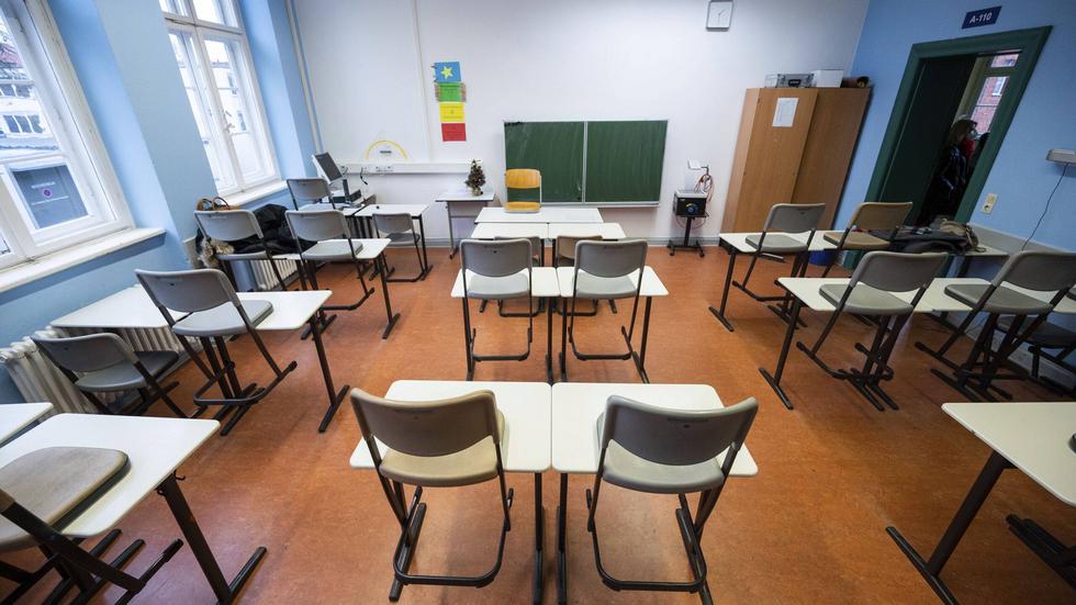 Många klassrum i Skåne kommer att stå tomma veckan efter sportlovet när alla högstadie- och gymnasieelever ska studera på distans. 