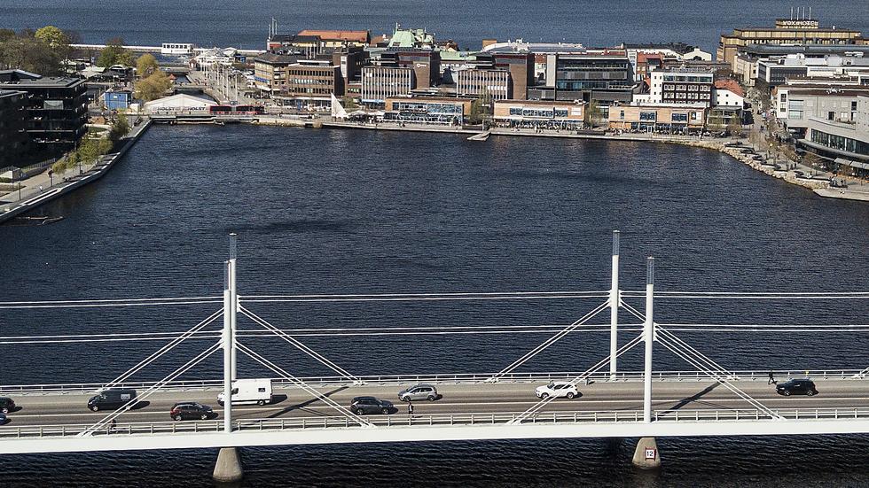 Från fredag kväll till lördag kväll kommer Munksjöbron i centrala Jönköping att vara avstängd för biltrafik.