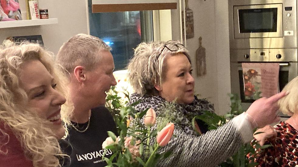 Sandra Dahlberg, prisutdelare TV4, Camilla Pettersson och Karin Rosell mitt i festyran.