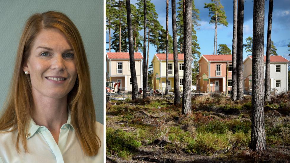 Frida Johansson, projektledare på Obos, och några av de nybyggda kedjehusen på Kärleksudden i Mullsjö. 
