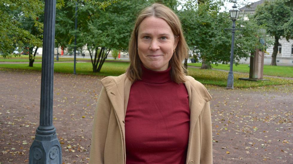 Linda Hassel, hållbarhetsstrateg på Jönköpings kommun, säger att diskussioner hur man ska förhålla sig till julbelysningen i år. 