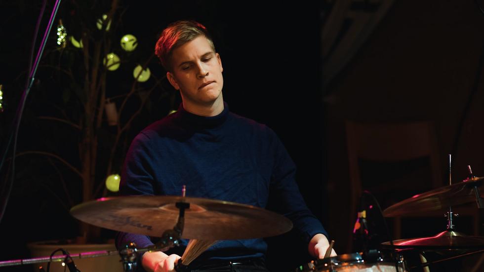 21 årige Hugo Lundqvist  får Jönköpings Jazzklubbs ungdomsstipendium.