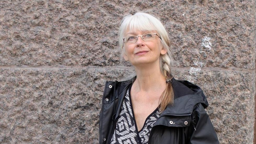 Inger Edelfeldt beskriver en slags arkaisk längtan efter ett förlorat paradis, tycker Ulla Strängberg.
