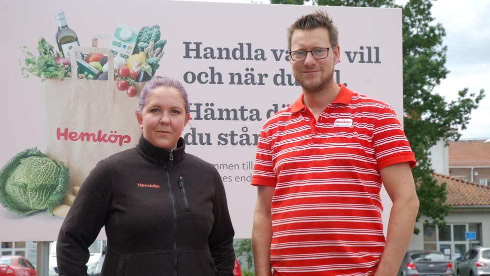 Kassachefen Evelina Grimborg och butikschefen Emil Kvarnström säger att det redan första dagen varit många som använt sig av tjänsten.