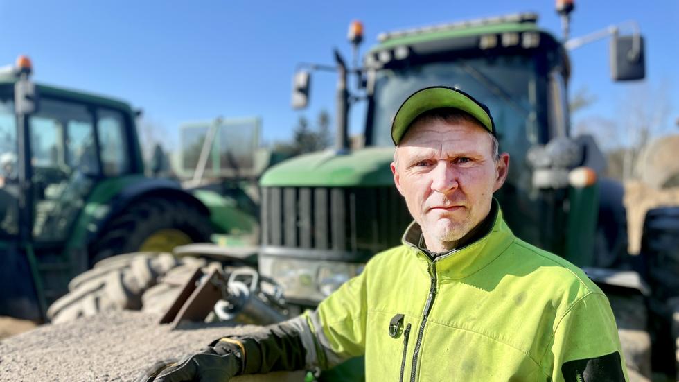 Jörgen Klasson på Nederby Näsudden strax utanför Värnamo, menar att många lantbrukare i nuläget uttrycker oro för de skenande kostnaderna.  