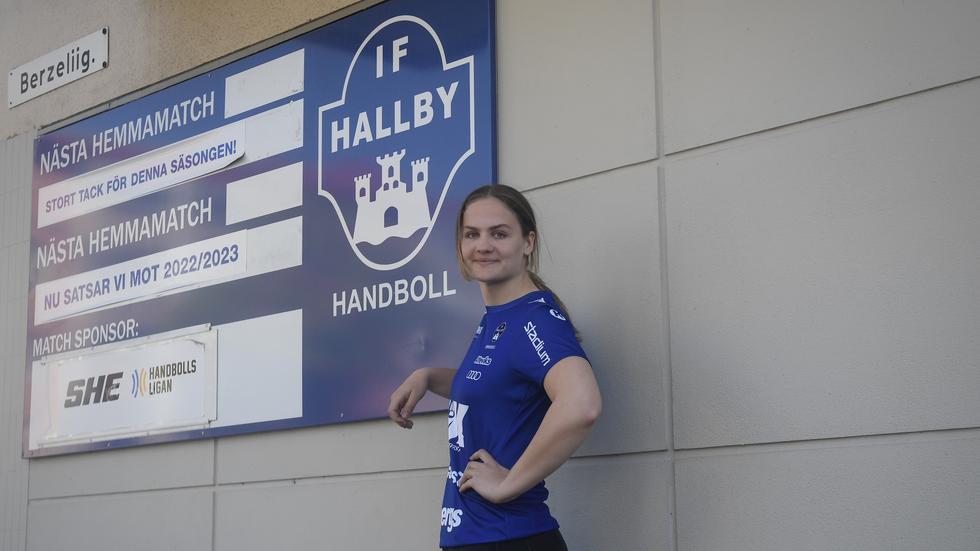 Hanna Wedenby är första nyförvärvet i Hallbys damlag inför återkomsten i den högsta serien.