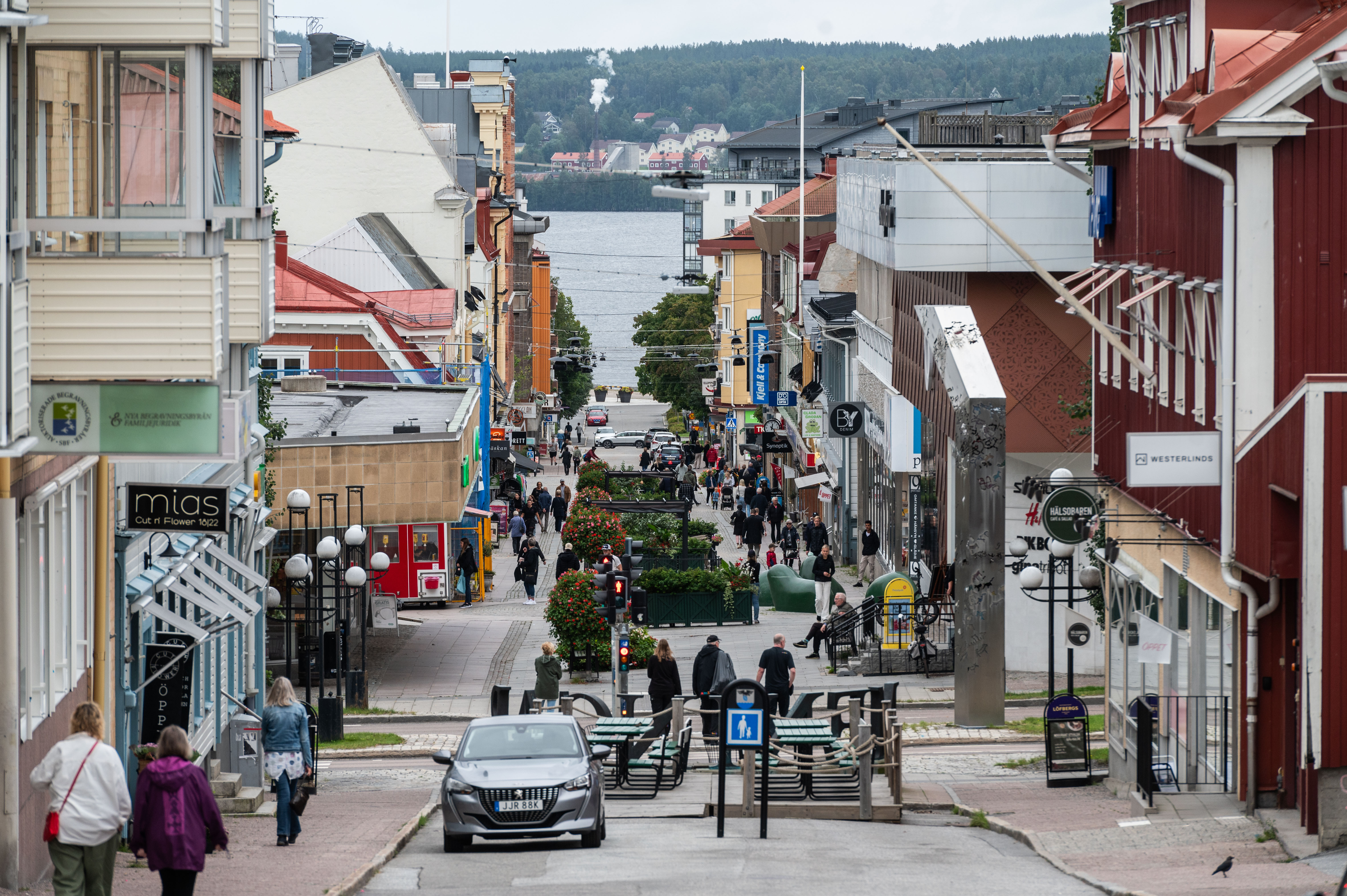 It is not easy for a visually impaired person to walk the streets of central Örnsköldsvik.