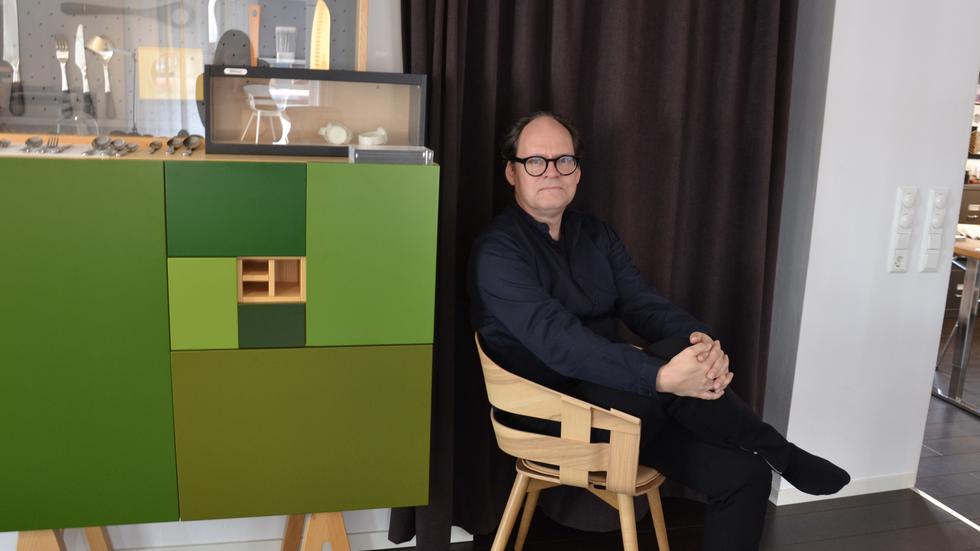 Jesper Ståhl är en prisad designer som verkar i Jönköping och har hela världen som spelplan.