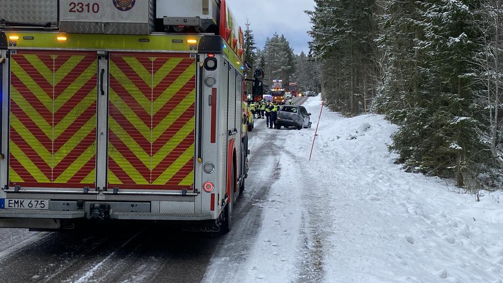 Polis, räddningstjänsten och ambulans larmades till olyckan utanför Bodafors.