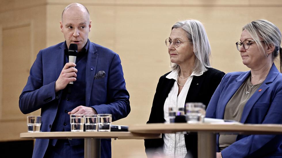 Tommie Ekered (M), Kerstin Hammar (M) och Linnéa Nilsson (BA) presenterade under måndagen det nya styrets budgetförslag.