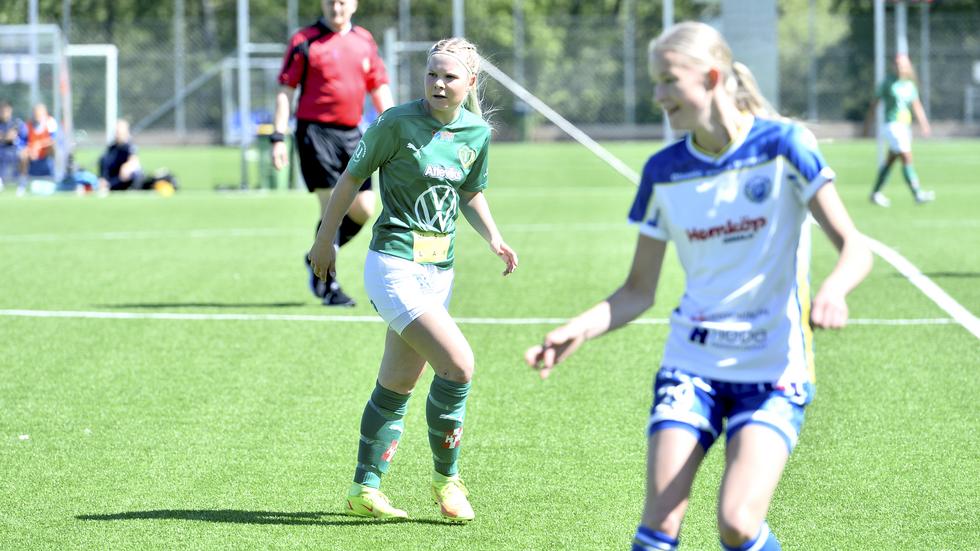 Ella Heikkinen sköt sitt första division 1-mål när hennes J-Södra spelade hemma mot Onsala BK på söndagen.