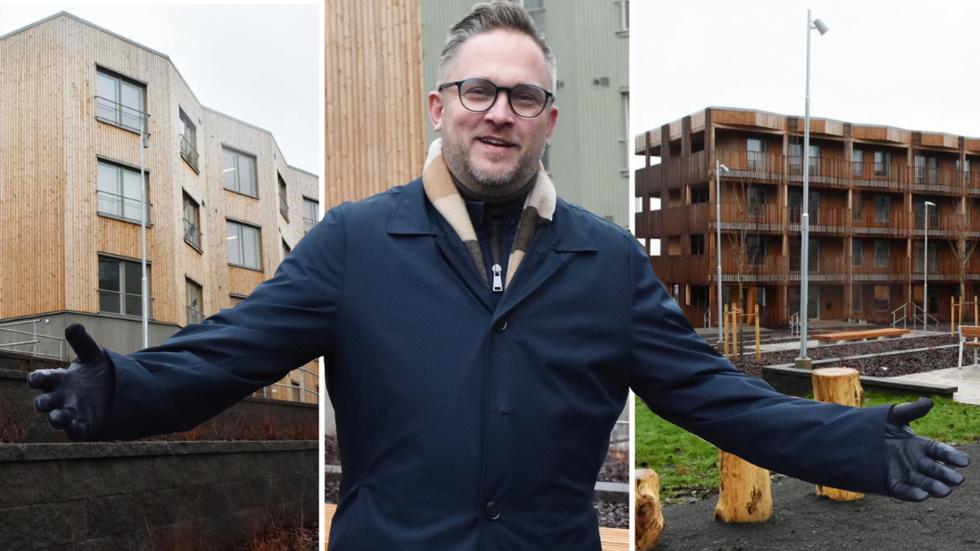 David Sandberg, servicechef på Studentbostäder i Norden, visar upp det nya bostadsområdet på Ekhagen.  