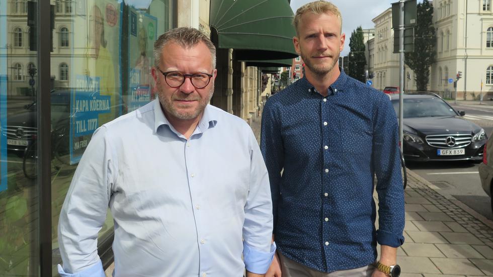 Andreas Sturesson (KD) och Simon Löfgren (KD) är oroade för att det blir platsbrist i äldreomsorgen nästa år. 