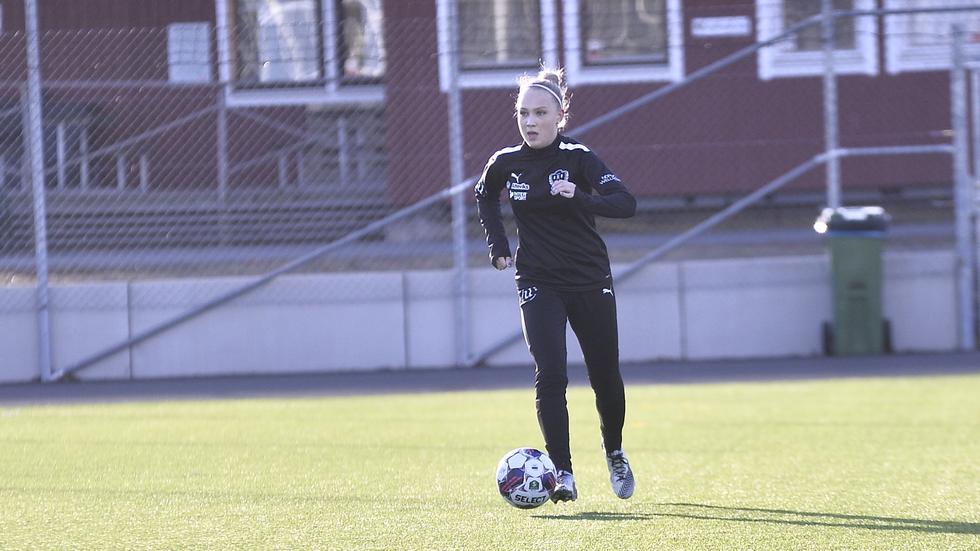 Mittbacken Paulina Svensson och hennes J-Södra ser fram emot den stundande säsongen i division 1 mellersta Götaland.