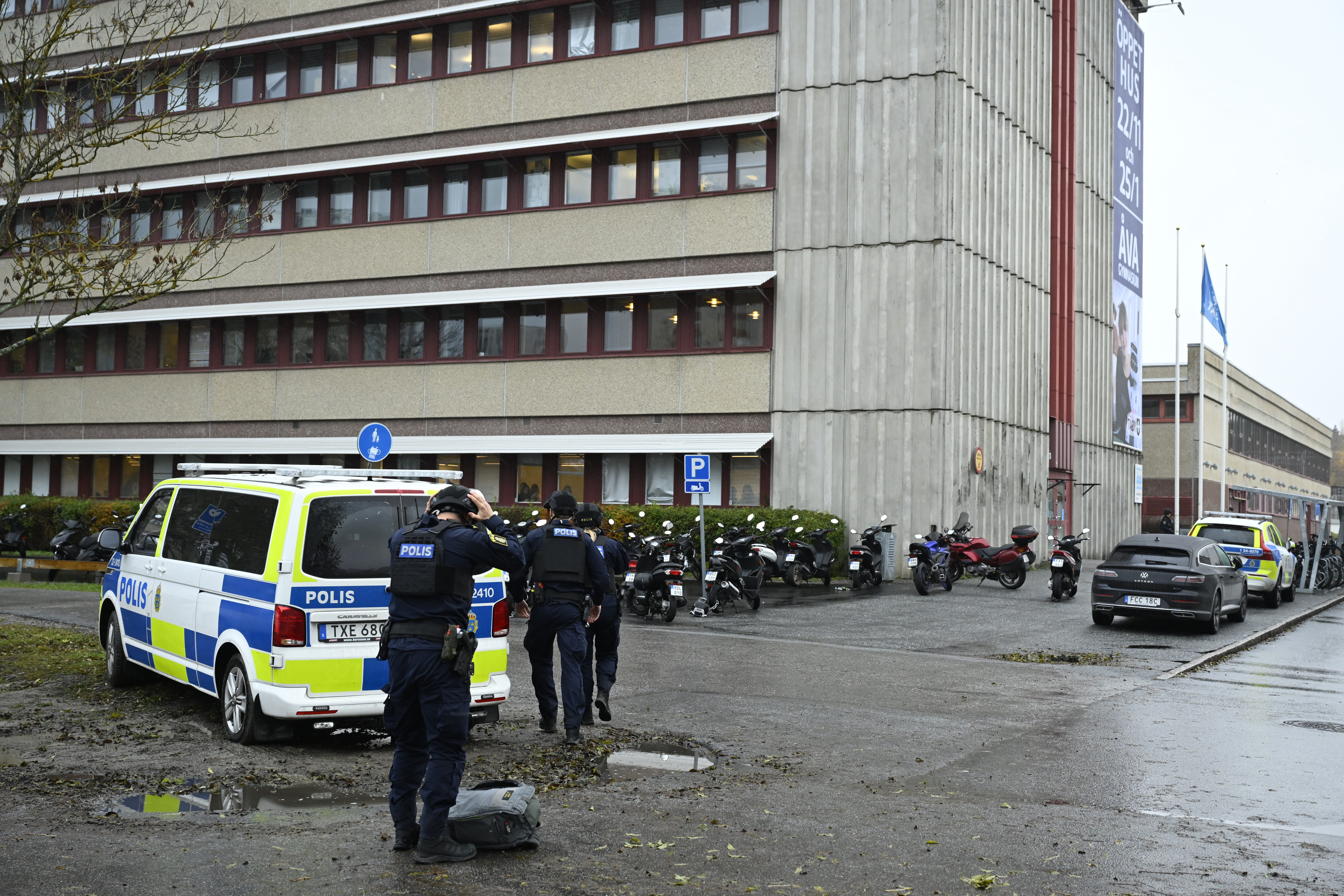 Två maskerade personer trängde sig in i skola - Bar på skyddsväst -  Telgenytt