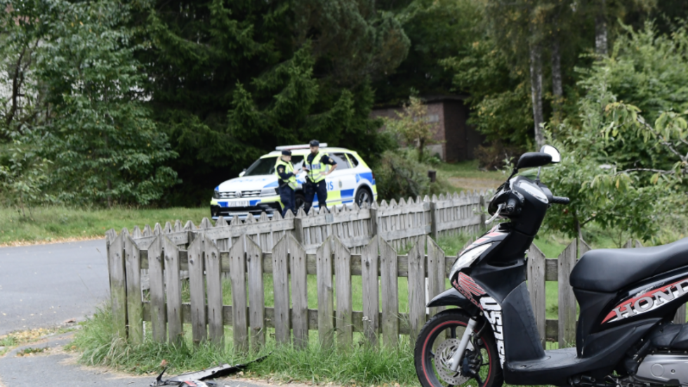 En mopedförare fördes till sjukhus efter en krock med en bil i Norrahammar. 