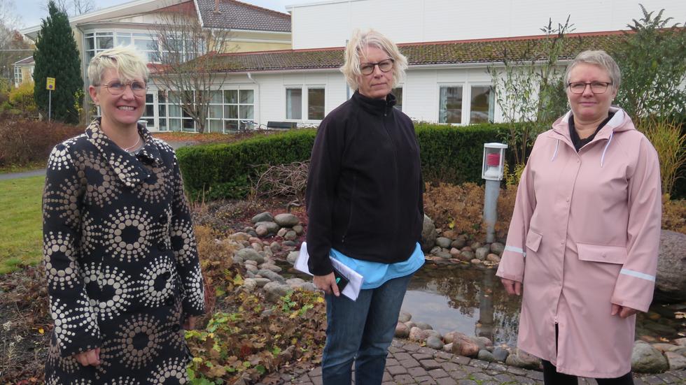Helene Isaksson, Helene Rygert och Ulrika Nilsson på Ekhagens gästhem. Bilden togs i november förra året då protesterna mot en nedläggning hade tagit fart. Nu kan de andas ut.