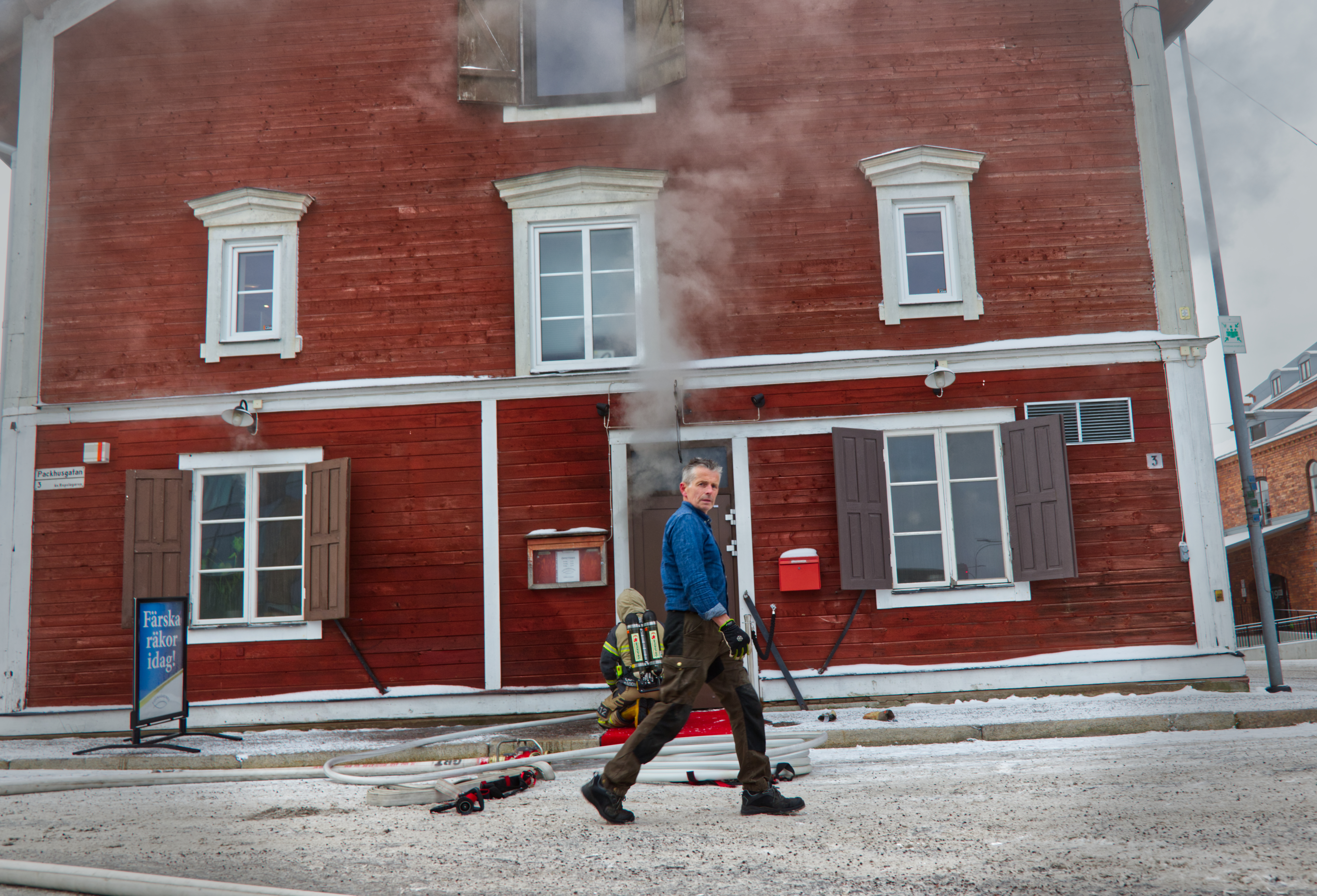 Major Fire Breaks Out at Fiskmagasinet in Gävle – Live Broadcast from the Location