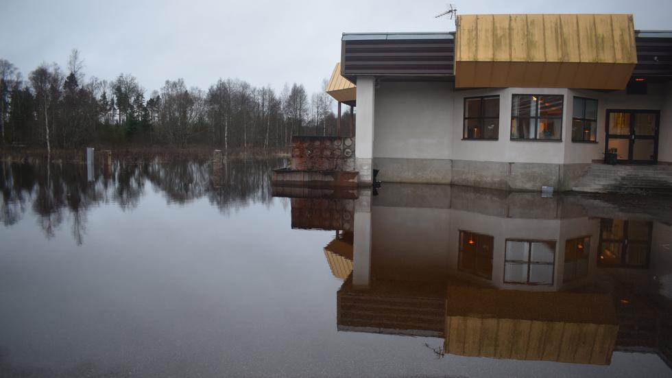 Översvämning i Hillerstorp i Gnosjö kommun, som är del av det området som just nu har allra högst vattenflöden. 