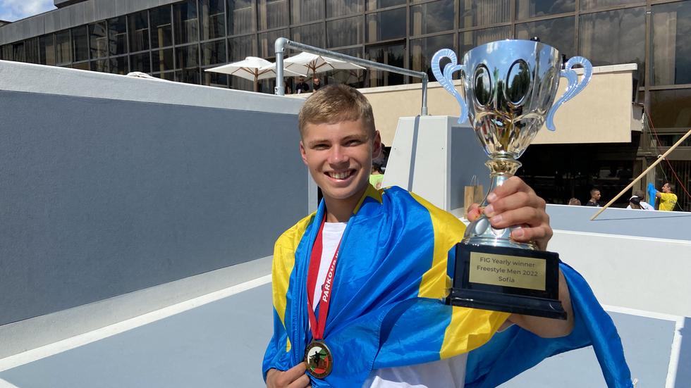Elis Torhall från Jönköping har dominerat i världscupen i parkour. I helgen vann han finalen i Sofia.