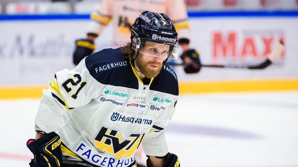 Mattias Tedenby, här i HV-tröja, rapporteras vara klar för Dinamo Minsk i KHL.