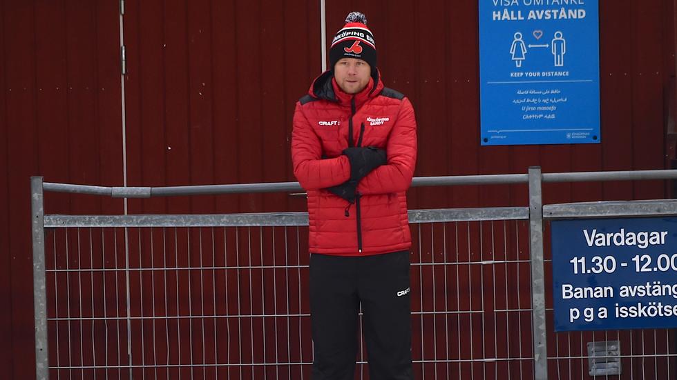JB:s tränare Tobias Asplund är oroad över klubbens framtid. 