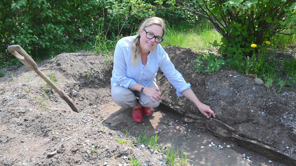 Linda Nydenmo agerade arkeolog och har nu blottlagt en cirka två meter lång gång i tegel.